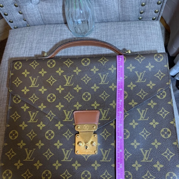 Authentic Louis Vuitton Porte Documents Bandouliere - Picture 4 of 15